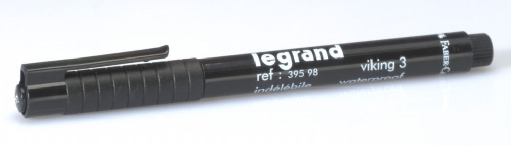 Stylo feutre noir indélébile pour repérage à prix mini - LEGRAND Réf.39598